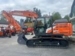 2026 Hitachi ZX160LC-7H Hydraulic link thumb, hydraulic coupler, and dig bucket included - Image 3
