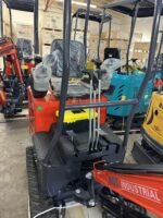1 Ton, Upgraded Mini Excavator w/ Pilot Control & Swing Boom & Hydraulic Thumb | AGT-DM12X-C - Image 9